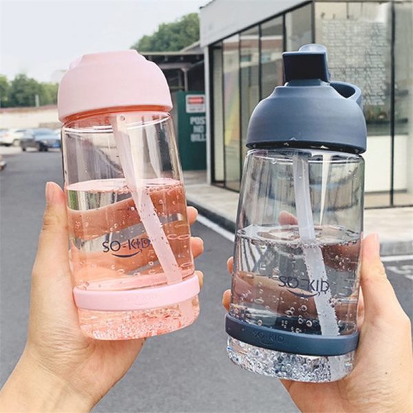 Botellas con paja de agua para deportes de gran capacidad de 550ml botella de plástico para viajes al aire libre botella de escuela para niños y estudiantes