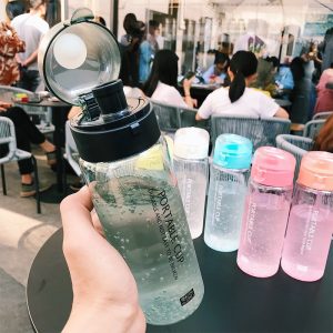 Botella de agua de 650ml de galones, botella para Gimnasio Deportivo, escuela, viajes al aire libre, botella de infusión de té portátil a prueba de fugas, botellas de bebida de plástico cu